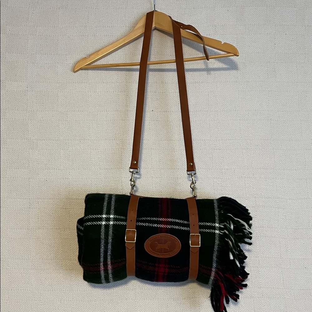 Vintage Tartan Wool Travel Roll Blanket with Leather Straps Green Red - Picture 4 of 6